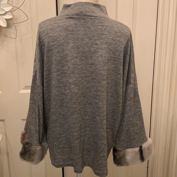 Lily London very elegant pullover top! - Picture 5 of 7